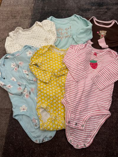 Lot of 6 long sleeve onesies all size 6m  6 Months