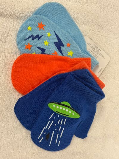 Brand New. 3 pack of Boys Mittens. Toddler One siz Brand New. 3 pack of Boys Mittens. Toddler Size. One size Toddler (2-4 yrs)