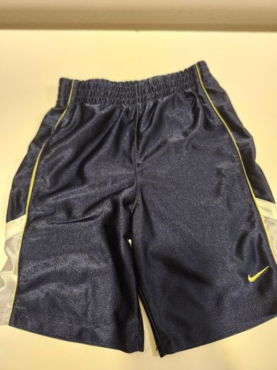 Nike basketball shorts pants Size faded maybe 6 or 7 6T/6