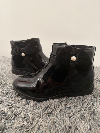 Gymboree Shiny Black Pearl Bow Zip Boots  1 (Big Kid)