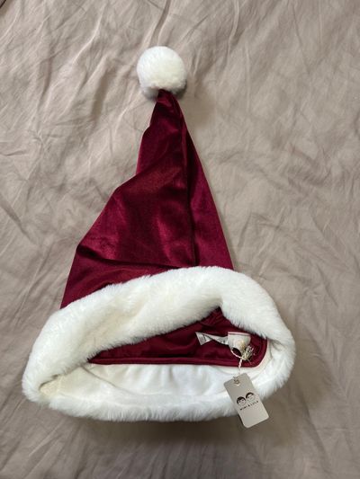 Mimi and Lula New with tag , Santa hat 2T