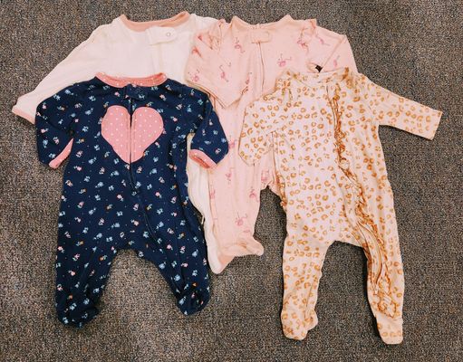 Jessica Simpson, Carters, Cloud Island 4 x footed zipper sleepers 0-3 Months
