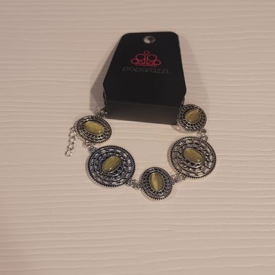 Paparazzi Silver Yellow Gem Flourish Braclet
