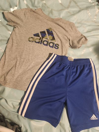 Addidas boys Size 6-7 shirt and shorts set 7-8
