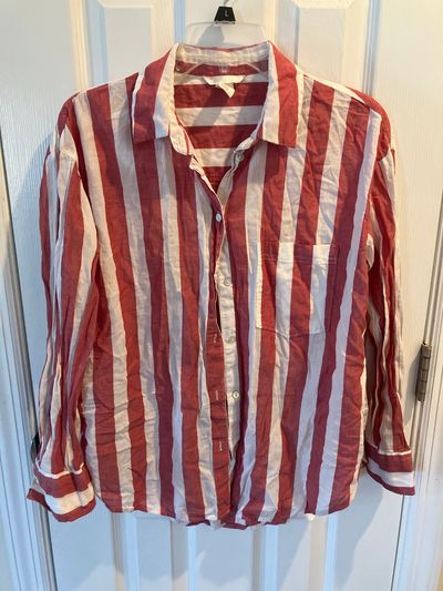 H&M Size 4 collared red/white striped button up Women's - S
