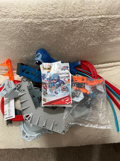 Zuru metal machine NEW but no box. never used!Little pieces are still in sealed bag