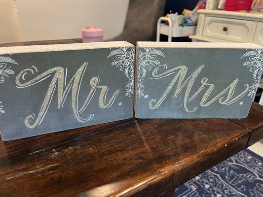Mr & Mrs wooden sign Mr & Mrs wooden sign decor
