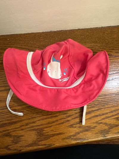 Speedo Pool pink girls hat size S/M Infant (0-2 yrs)
