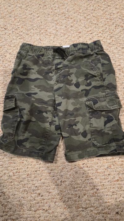 Old Navy Size 16 Camo cargo shorts 14-16