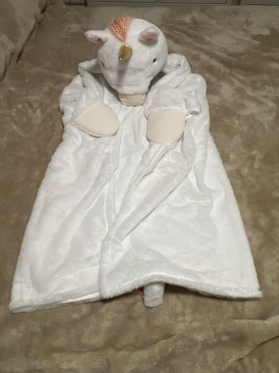 Pillowfort Like NEW , Unicorn hooded blanket , so so soft