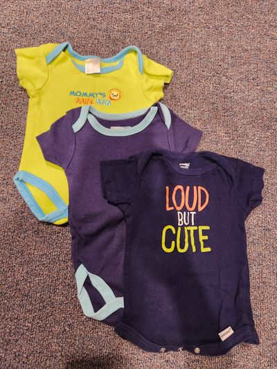 Various Short sleeve onesies 0-3 Months