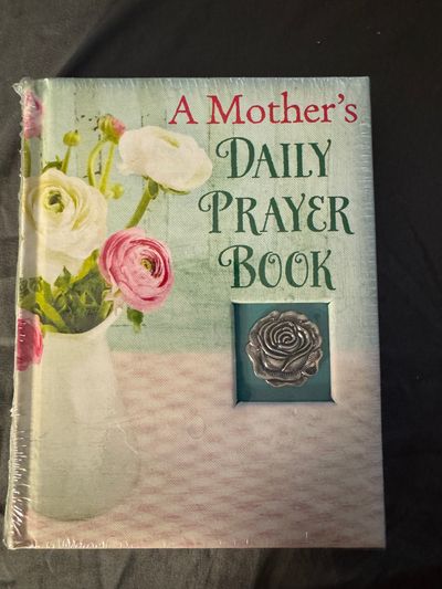 Publications International NEW- A Mothers Daily Prayer Book