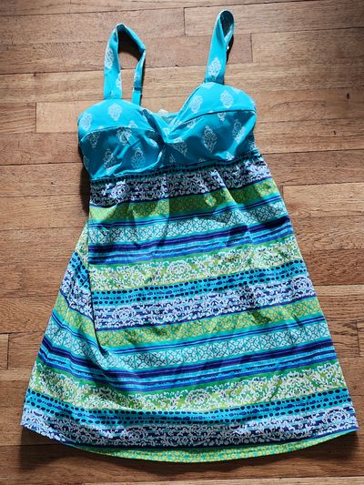 Land's End swim dress Adjustable straps, under wire, no shorts Women's 4