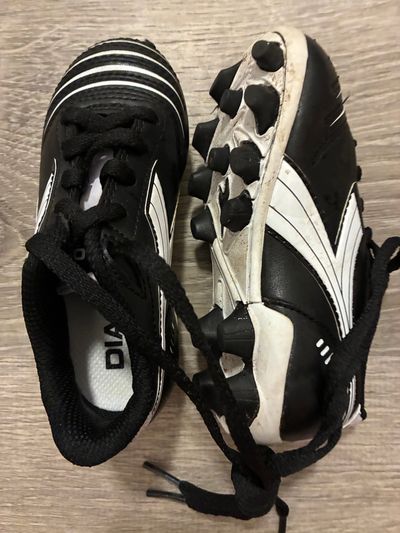 Diadora Soccer cleats, used good condition 8 (Lil' Kid)