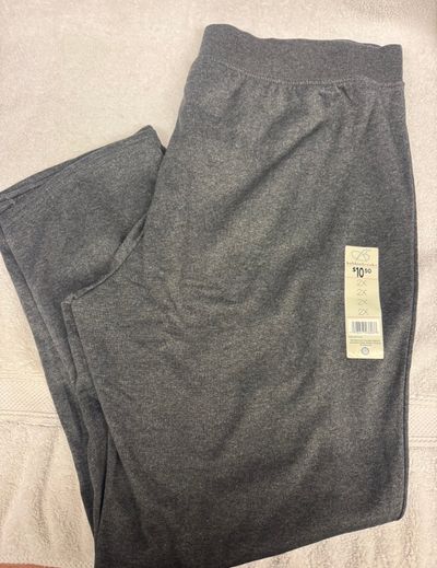 2X Brand new with tags womens sweatpants size 2XL 2X Brand new with tags womens sweatpants size 2XL Women's - XL