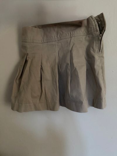 Children's place Beige pleated skirt 6T/6