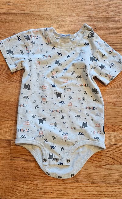 NA Like new boys 12-18M short sleeves bodysuit feature jungle theme 12-18 Months