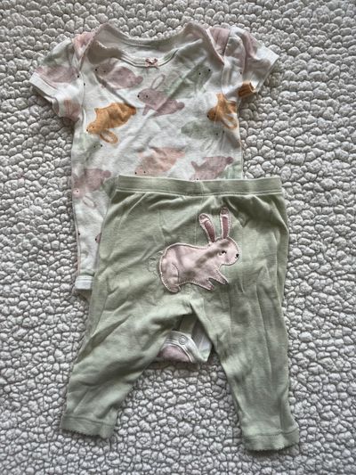 Carters 6 month bunny 2 piece set Great condition. SFPF home. Size 6 months 6 Months