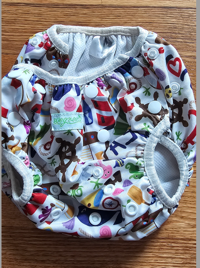 Wegreeco Like new beach theme Size 0-36 mo/8-38 lbs w/ adjustable buttons 0-12 Months