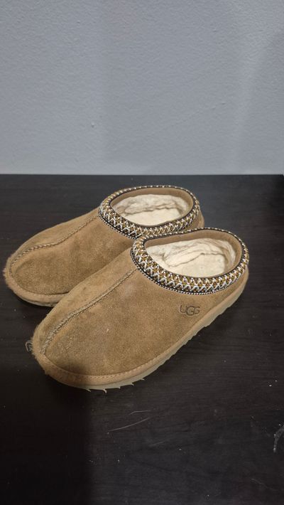 UGG Girls Excellent Condition 1 (Big Kid)