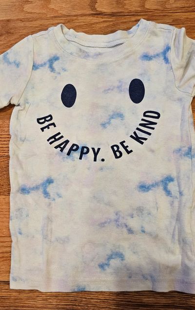 Old Navy Graphic Tshirt in good condition 5T