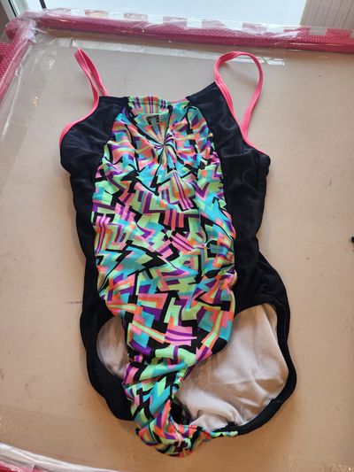 Speedo  one puece swimsuit xs size 6 Speedo one-piece swimsuit with a black base and a vibrant 6T/6