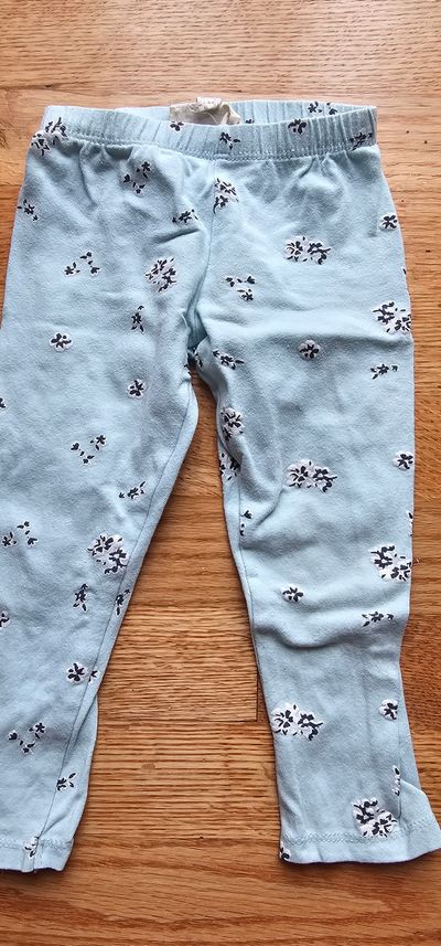 Jessica Sinpson Like new girl's leggings with flower prints in mint color. 24 Months