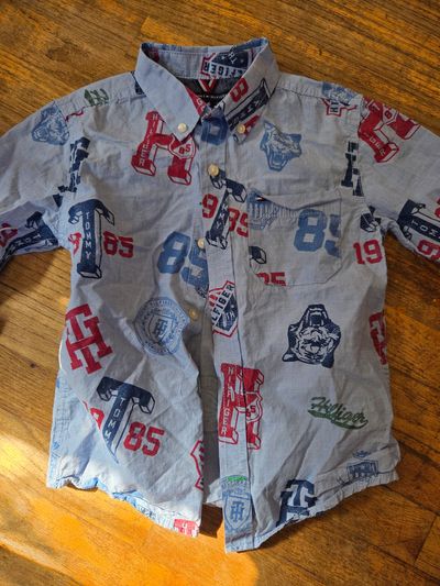 Tommy Hilfiger Long sleeved button down shirt Size 7 7-8