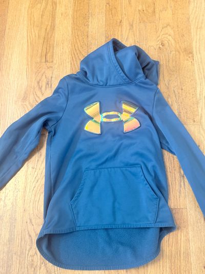 Girls under armor hoodie size medium Girls under armor hoodie size medium 7-8