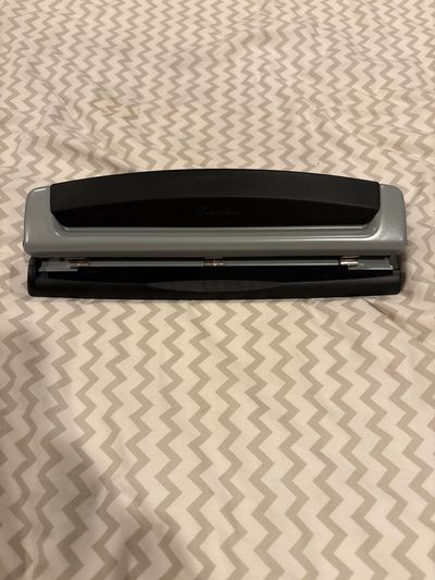 Swingline Heavy duty 3 hole punch