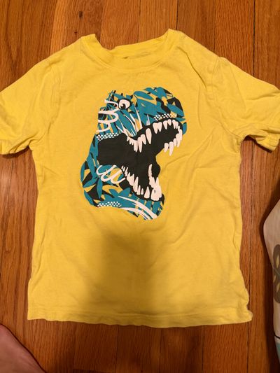 Gap Yellow Dino tshirt 5T/5
