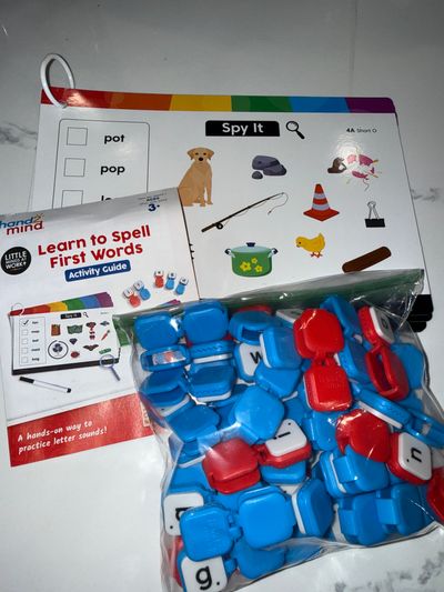 Hand 2 Mind Learn to Spell First words Spy it book Spy It book and Letter Clips only