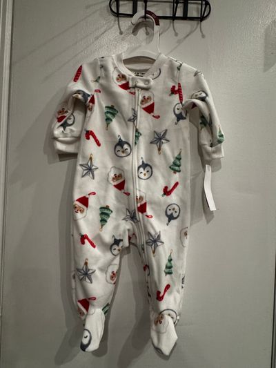 Brand New onsie pajamas 6 months Brand New onsie pajamas 6 months 6-9 Months