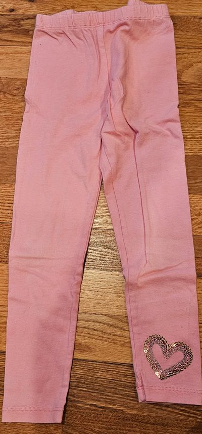 Flapdoodles excellent condition there is a sparkly heart design on left side 5T