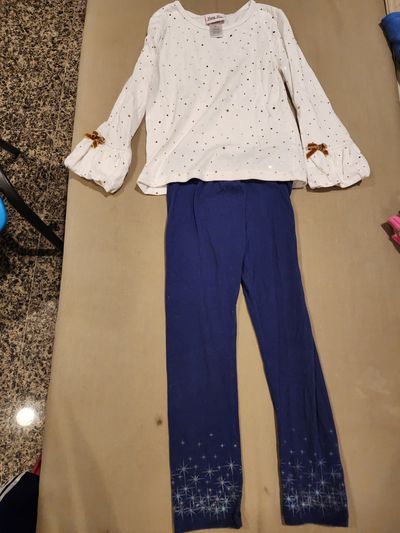 Bell sleeve with blue leggings Bell sleeve gold metallic polka dots Navy Blue Leggings 6T/6