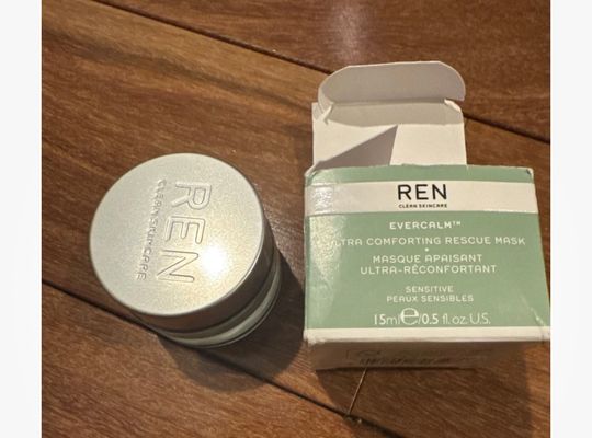 : brand new REN beauty rescue mask ever calm Comes in box which looks very good