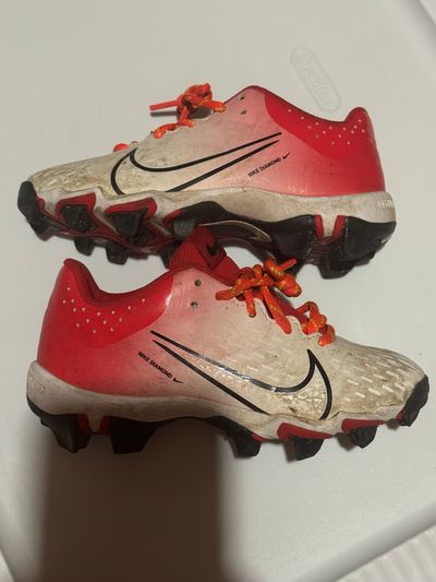 Childrens Nike baseball cleats. Size 13 Childrens Nike baseball cleats. Size 13