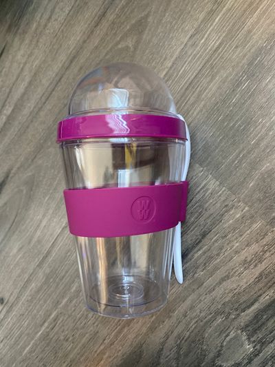 Weight Watchers yogurt travel cup Has storage dome for toppings