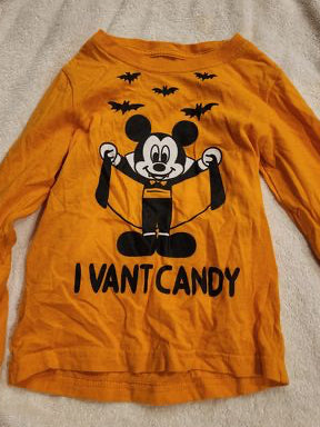 Disney long-sleeve T-shirt is a Mickey Vampire "I Vant Candy" Hallween 4T