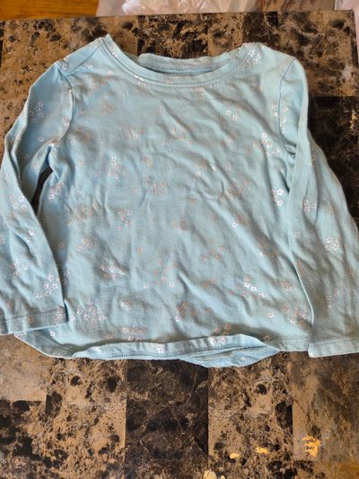 Old navy long sleeved shirt  2T