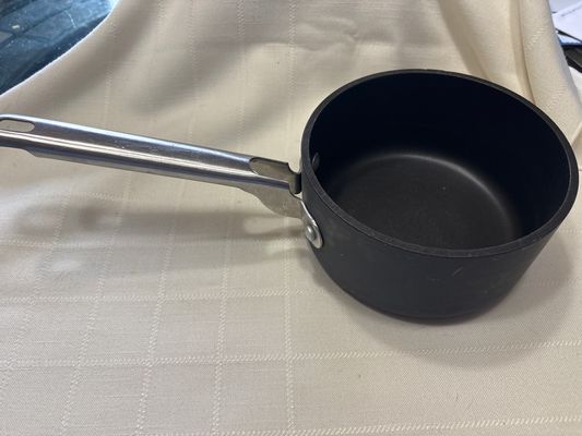 Calphalon 1 1-2 qt pot Non stick