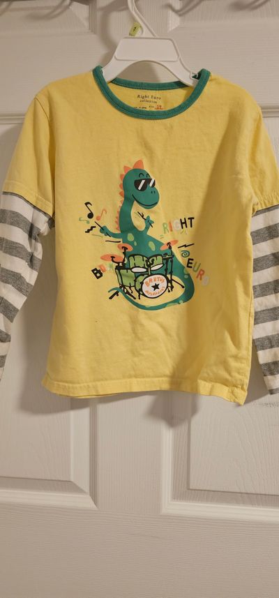 Right Euro Excellent condition graphic layered sleeves shirt 7-8