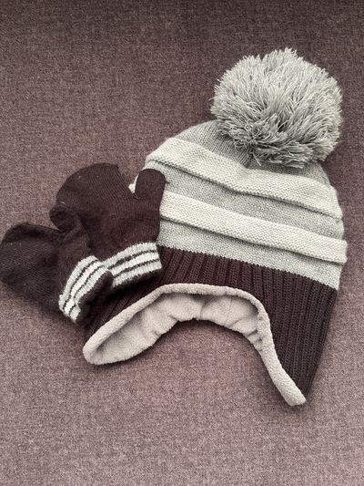 Little Me size 12-24m mittens and fleece lined hat  Infant (0-2 yrs)