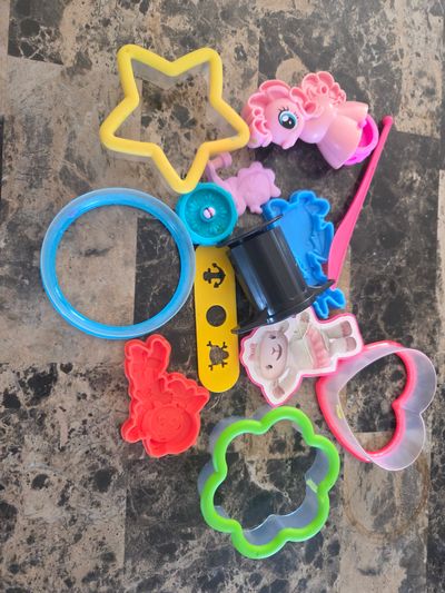 Various Playdoh toys
