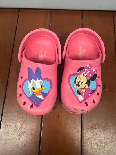 Disney Minnie Mouse shoes  5-6 toddler shoe size Disney Minnie Mouse shoes  5-6 toddler shoe size Similar to crocs 5-1/2 (Lil' Kid)