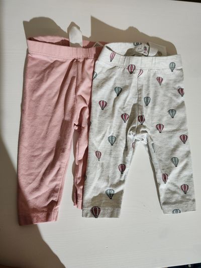 H&m pack of 2 newborn leggings pants Marked nb but fits like 0-3 Newborn