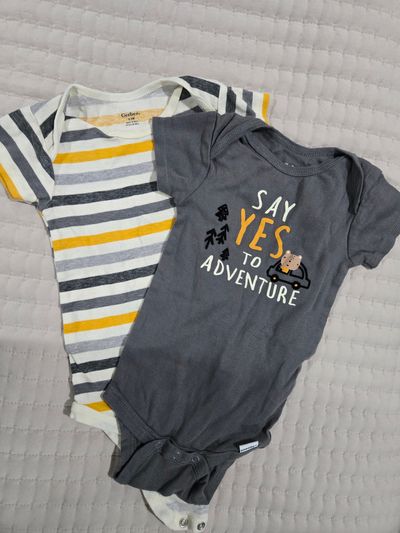 Gerber Set of two rompers 6-9 Months