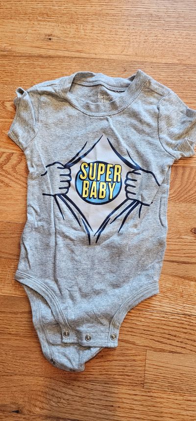 Carter's Like new super baby graphic bodysuit 24 Months