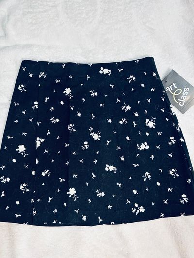 Brand new with tags Art class Brand new black with white floral print retails 16! 6T/6