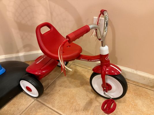Radio Flyer New- red trike